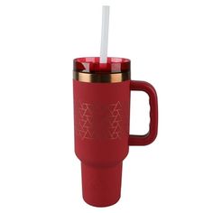 a red travel mug with a straw in the middle and an arrow on the side