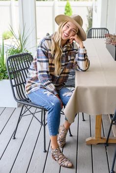 Fall Breeze Shacket Fall Business Casual Outfits, Still Falling For You, Business Casual Fall, Fashion Forecasting, Outfit Inspiration Fall, Relaxed Fit Jeans, Fall Fashion Trends, Casual Fall Outfits, Fall Looks