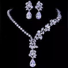 This Exquisite Floral Bridal Jewelry Set Comes With A Matching Necklace And Stud Earrings. Can Also Be Worn For Parties And Other Special Events. Necklace Length: 17.3 Inches (44 Cm) Earrings Length: 1.5 Inch (4 Cm) Gaun Tulle, Asymmetrical Jewelry, Wedding Charm, Crystal Choker Necklace, Women's Jewelry Sets, Wedding Bridal Jewellery, Crystal Choker, Engagement Jewelry, Wedding Jewelry Sets