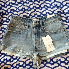 Zara Mid Rise Jean Shorts. New With Tags. Size 4. Zara Jean Shorts, Mid Rise Jean Shorts, Cruise Outfits, Zara Shorts, Zara Jeans, Cute Shorts, 2000s Fashion, Fit Inspo, Summer Clothes