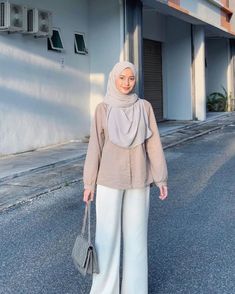 Muslimah Fashion Casual, Haircut Selfie, Photo Hijab, Fesyen Islam, Outfit Hijab Casual, Muslimah Outfit, Look Office, Casual Work Outfits Women, Hijab Look