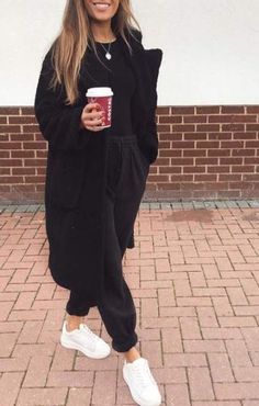 Sweatpants Outfits, Outfits Cold, Look Adidas, Estilo Indie, Keto Meal, Mode Inspo, Mom Outfits, Fashion 2020, Women Trends