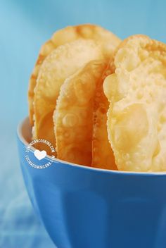 some fried food is in a blue bowl