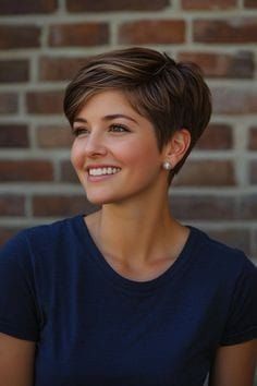 Short haircuts ideas Pixie For Thinning Hair, Thick Short Hair Cuts, Modern Short Haircuts, Hairstyles For Fat Faces, Pixie Haircuts For Women, Easy Care Hairstyles, Cool Blonde Hair