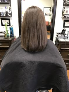 No Layers Haircut, Hair Without Layers, Hairstyles Layers, How To Style Hair, Medium Length Brown Hair, Layers Haircut, One Length Hair, Voluminous Waves, Medium Length Blonde Hair