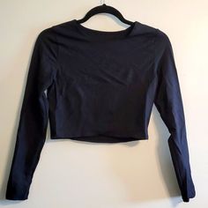 Love This Simple Top. Made As A Workout Top, But Simple Enough To Transition Out Of The Gym. Pet-Friendly, Smoke-Free Home. Fast Shipper. Top-Rated Seller. Considering All Reasonable Offers. Long Sleeve Cotton Crop Top For Night Out, Black Long Sleeve Crop Top For Workout, Simple Top, A Workout, Long Sleeve Crop, Long Sleeve Crop Top, Top Rated, Workout Tops, The Gym