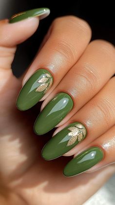 Olive Green Nails With Gold, Green With Gold Accents, Plaid Nail Designs, Summer Nails Colors Designs, Christmas Nail Art Easy, Season Nails, Gold Acrylic Nails, Dark Green Nails, Green Nail Art