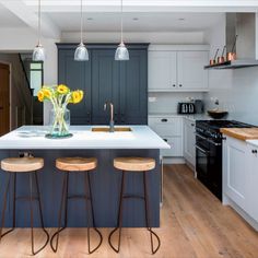 Stunning 4 bed house to rent in London on OpenRent Cedar And Moss, Kitchen Peninsula, Wood Canopy, Artisan Lighting, Dekorasi Kamar Tidur, Yellow Kitchen, Transitional Kitchen, Blue Kitchens, Kitchen Diner