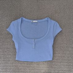 Brand: Zara Size: Small Color: Purple/ Periwinkle Crop Top, Flattering On, Buttons On Front, Never Worn Before Just Took The Tags Off !! Cheap Zara Women's Sweater, Purple Periwinkle, Light Grey Leggings, Friends Outfits, Preppy Tops, Preppy Clothes, Coastal Granddaughter, Face Tattoo, Easy Trendy Outfits