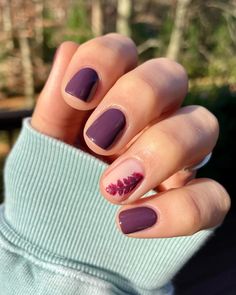 Simple Fall Nails Purple, Purple Autumn Nails, Fall Short Nails, Short Fall Nails, Fall Nails Ideas, Simple Fall Nails, Fall Manicure, Short Gel Nails, Fall Nail Trends