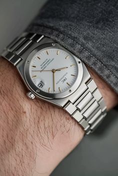 If the new Ingenieur just doesn’t land quite right for you, vintage might have the answer. And it doesn’t just have to be the quite-expensive, OG ref. 1832. The Ingenieurs which arrived after, that only very few of us obsessive enthusiasts seem to talk about, are just as if not more interesting. The ‘skinny’ midsized… The post 3521 IWC ‘JLC’ Ingenieur first appeared on Hairspring. Men's Luxury Vintage Watches, Iwc Watch, Men Essentials Man Stuff, Iwc Watches Men, Iwc Ingenieur Automatic, Iwc Ingenieur, Watch Sketch, Horology Design, Luxury Chronograph Pocket Watch, Timeless Style