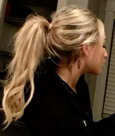 Blonde Side Ponytail, High Ponytail Blonde Hair, Messy Aesthetic Hair, Perfect Messy Ponytail, Messy Blonde Ponytail, Messy Hair Medium Length, Country Ponytail, Sick Back Ponytail, Loose Ponytail Hairstyles Messy Pony