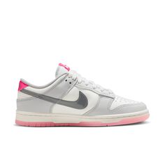 Pink Dunks, Pretty Sneakers, Nike Models, Dunks Nike, Cute Nike Shoes, Colour Blocking, Cute Nikes, Pink Nikes, Swag Shoes