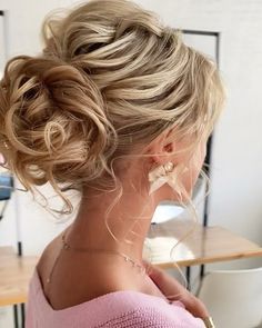 Blonde Hair Updo Messy, Wedding Veil Under Hair, Sophisticated Updos Classy, Mother Of The Bride Hair Down Medium, Updo Bridal Hair With Veil, Medium Length Updo Bridesmaid, Blonde Updo Hairstyles, Veil Under Updo, Messy Bun Updo Wedding