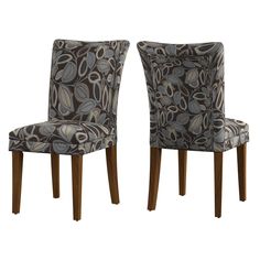 a pair of chairs sitting next to each other