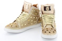 This white high-top with glitter sides and golden Spiked toes are edgy and fashionable whether you pair it with a solid color suit or a pair of jeans and a jacket. Golden Spike, Men's High Top Sneakers, Semi Casual, White High Tops, Designer Streetwear, Mens High Tops, High Top, High Top Sneakers, High Tops