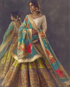 Indian Wedding Dresses: 27 Unusual Looks And Faqs ★ indian wedding dresses with long sleeves colored lehenga rani in silk Ghagra Choli, Pakistani Bridal Dresses, Pakistani Bridal Wear, Indian Couture, Dress Indian Style, Pakistani Dress Design, Indian Designer Outfits