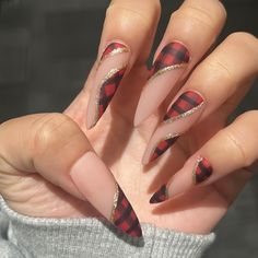 About this item Plaid Swirl  Nail shape：Extra Long Stiletto Index finger nail Length:30mm 💖Not sure about size/length? Message me! If you can in between sizes, opt for a larger size; you can always file them down later. 💟Our wearable nails are 100% Handmade, Reusable, Waterproof,  Time-saving,and Comfortable to wear. 💕Each nail set includes: 10 nails of your size 48*Sticker Tab 4ps Alcohol Pad 1 Cuticle pusher 1 Nail File 1 Glue ⚠️NOTE: ALL nails are handmade; exchanges or returns are not accepted. Thank you for your understanding!" 🦋Shipping🦋 Every nail in my shop is handmade, hand painted with love & care Please allow: 3 - 5 days for the nails to be made 8 - 12 days for USPS to deliver your nails. 💌If you have any questions, please feel free to contact us. We are here to assist you Stiletto Nail Art Christmas, November Nail Design Ideas, Christmas Nail Art Designs 2022, Christmas Nail Designs 2022, Stiletto Nails Christmas, Bling Christmas Nails, Plaid Nails Christmas, Holiday Nails 2022, Christmas Stiletto Nails