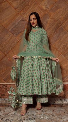 Experience the beauty of the Green Paisley Cotton Hand Block Anarkali Set available for purchase online. Enjoy free shipping, easy returns, and refundable custom duties on all orders. Floral Print Anarkali, Printed Anarkali Suits, Cotton Anarkali Suits, Cotton Anarkali, Potli Bag, Anarkali Kurti, Anarkali Kurta, Kurtis With Pants, Green Floral Print