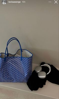 Goyard Bag Price, Black Athleisure Outfits, Sporty Fall Outfits, Chic Athleisure Outfits, Athleisure Capsule Wardrobe, Athleisure Capsule, Goyard Tote Bag, Chic Athleisure, Summer Athleisure