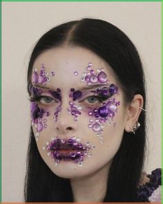 Makeup Looks Editorial, Minimalistic Makeup, Rhinestone Makeup, Prom 2020, Cool Makeup Looks, Make Up Inspo, Crazy Makeup, I Feel Pretty