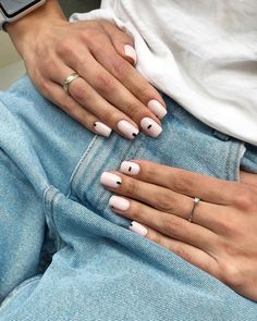 Nail Art For Fall, Blush Pink Nails, Subtle Nail Art, February Nails, Subtle Nails, Minimal Nails, Fall Acrylic Nails, Dots Nails, Nails 2021