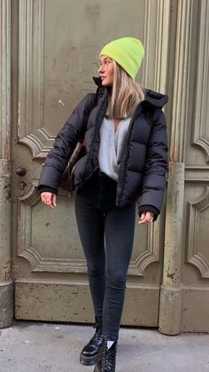 Winter Jackets Women Cold Weather, Puffer Jacket Outfit Women, Outfits In Winter, Black Leather Jeans, December Outfits, Chicago Outfit, Jacket Outfit Women, Fabulous Outfits, Winter Outfit Ideas