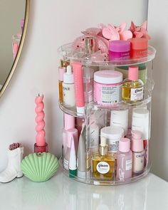 Organizador de Maquiagem para deixar seu quarto lindo e organizado.   #decoracao #maquiagembrasil #organizador Bathroom Counter, Vanity Organization, Skincare Organization, Preppy Room, Room Makeover Bedroom, Room Makeover Inspiration, Room Inspiration Bedroom, Room Ideas Bedroom