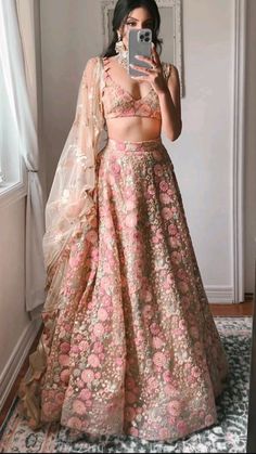 Indian Floral Lehenga, Pink Shaadi Lehenga, Lehenga Aesthetic, Pink Indian Outfit, Floral Bridal Lehenga, Indian Bridesmaid Dresses, Simple Lehenga