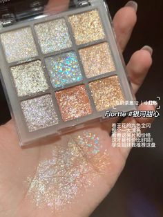 Beauty Aesthetic Makeup, Very Easy Makeup, Makeup Pallettes, Koleksi Makeup, Smokey Makeup, Alat Makeup, Makeup Pallets, Glitter Eyeshadow Palette, Makeup Accesories