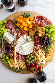 The Ultimate Cheese Board - Simply Delicious Holiday Cheese Boards, Holiday Cheese, Christmas Pie, Pickled Radishes, Cheese Party, Sliced Baguette, Fruit Preserves, Easter Eggs Chocolate