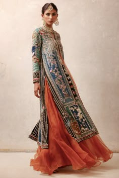 Gaon Style Dresses Pakistani, Gaon Style Dresses, Dresses Pakistani Wedding, Wedding Wear Dresses, Nida Azwer, Boho Hippie Fashion, English Wallpaper, Dresses Pakistani, Resham Embroidery