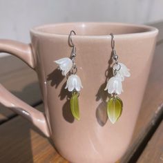 More on our lily of the valley earrings section:  https://www.etsy.com/shop/floralfenzy?ref=shop_sugg_market&section_id=42804670 🌸 Looking for a unique and elegant pair of earrings? Look no further than our Lily of the Valley style beaded earrings!  🌸 These earrings feature delicate and detailed beaded lily of the valley flowers with a green leaf decoration in the back, making them the perfect accessory for any outfit.  🌸 They're also incredibly lightweight and easy to wear, so you can keep them on all day long.  ✈️ Handling & Shipping usually takes about 10 days in total, so please consider the processing time if it's a time sensitive gift. 🌹 We are trying our best to package your orders with love and care ❤️ Hope you understand our processing time! ⚠️ Returns & Exchanges: We accept r Beaded Lily Of The Valley, Lily Of The Valley Earring, Lilly Of The Valley Jewellery, Lily Of The Valley Jewelry Ring, Lily Of The Valley Items, Christmas Gift For Best Friend, Leaf Decoration, Lily Of The Valley Flowers, Valley Flowers