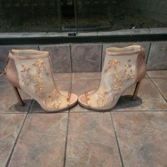 Jessica Simpson Elegant Boot Embelished With Decorative Flowers. Satin, Peep Toe Boot. Wear In Winter Or Summer. Must Have For Any Occasion. Champagne Color. Size 8 /38 Med New With Original Tags Elegant Embellished Ankle-high Heels, Evening Boots With Rhinestones For Spring, Rhinestone Boots For Evening And Spring, Evening Rhinestone Boots For Spring, Rhinestone Evening Boots For Spring, Embellished Ankle-high Heels, Elegant Embellished Boots For Spring, Elegant Embellished Spring Boots, Chic Embellished Ankle-high Heels