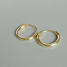 12mm sterling silver endless ear hoops, dipped in gold. Size: 1.5 x 12 mm These earrings are made of real 925 hypoallergenic sterling silver, dipped in real gold. Will be packaged in a gift box. Please let me know if you don't want it in one. I can write out a message from you to the receiver if needed. Please be free to contact me at... bhavnakwintra1956@gmail.com More hoops: https://www.etsy.com/your/shops/TheSilverGame/tools/listings/section:26305414 More earrings: https://www.etsy.com/your/s Small Hoop Huggie Earrings For Gift, Simple Hoop Huggie Earrings For Everyday, Simple Nickel Free Small Hoop Huggie Earrings, Simple Nickel-free Hoop Huggie Earrings, Minimalist Nickel-free Small Hoop Huggie Earrings, Minimalist Tarnish Resistant Ring, Simple Hoop Huggie Earrings As Gift, Nickel-free Minimalist Hoop Huggie Earrings, Minimalist Hoop Huggie Earrings With Simple Design