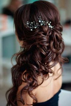 Wedge Hairstyles, Beehive Hair, Asymmetrical Hairstyles, Messy Buns, Christmas Hairstyles, Popular Haircuts, Fringe Hairstyles, Haircuts For Long Hair, Everyday Hairstyles