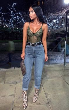 Snake Skin Boots, Jeans Outfit Spring, Outfit Elegantes, Mom Jeans Outfit, Snakeskin Boots, Cute Spring Outfits, Jeans Mom, Looks Chic, Going Out Outfits