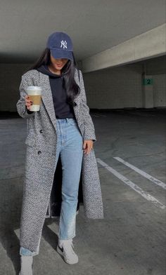 New York Aesthetic Fall Outfits, Winter Doc Martin Outfits, New York Fall Outfits Women, Chicago Inspired Outfits, New York Outfits November Women, Seattle Aesthetic Outfit Winter, Winter Seattle Outfit, City Girl Outfits Winter, Winter Dc Outfit