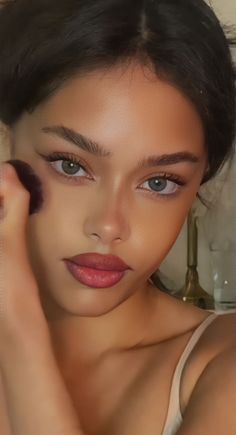 Soft Seductive Makeup, Ingenue Makeup Innocent And Seductive, Supermodel 90s Makeup, Desire Face Ideas, Innocent Makeup Look Natural, Natural Romantic Makeup, Siren Beauty Face, Siren Eyes For Round Eyes, Soft Siren Eye Makeup