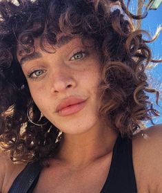 Shaggy Curly Hair, Elf Rogue, Yael Shelbia, Curly Head, Half Elf, Short Curly Haircuts, Face Photography, Curly Girl Hairstyles