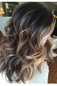 Medium Layers, Rambut Brunette, Hair Color Caramel, Brunette Hair With Highlights, Balayage Hair Dark, Fall Hair Color For Brunettes, Brown Hair With Blonde Highlights, Caramel Hair, Brown Blonde Hair