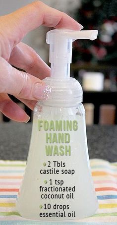 Foaming Hand Wash, Foaming Soap, Diy Essentials, Homemade Cleaning Products, Young Living Oils, Foaming Hand Soap, Cleaning Recipes, Diy Essential Oils, Cleaners Homemade