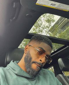 Afro Fade Haircut, Black Man Haircut Fade, Faded Beard Styles, Black Men Beard Styles, Hoodie Boy, Black Men Haircut, Black Hair Cuts, Black Men Beards, Beard Fade