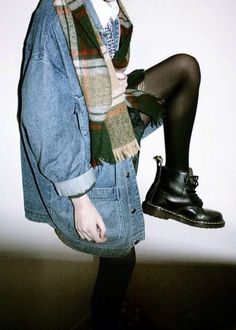 Fashion Teenage School, Flannel Scarves, School Prep, Doc Martens Outfit, Look Grunge, Flannel Outfits, Hipster Grunge, Grunge Look