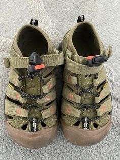 Keen Newport H2 Sandals Kids Youth Size 11 Army Green Waterproof Sport Shoe. Excellent condition Sport Shoe, Birkenstock Florida, Kids Sandals, Newport, Army Green, Birkenstock, Sport Shoes, Sandals, Green