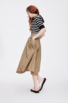 Details: Cotton blend long skirt in khaki High-rise Zip closure on side Side pockets Materials & Care: 95% Cotton, 5% Spandex Hand wash | Dry clean Do not bleach Size & Fit: Model is 5'7", Bust 32, Waist 24, Hips 35, wearing a size S Item #: UL2SK12 Khaki Midi Skirt Outfits, Khaki Skirt Outfits, Khaki Pleated Skirt, Midi Skirt Outfits, Khaki Midi Skirt, Overlap Skirt, Dress Smart, Midi Skirt Outfit