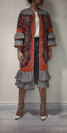 Mixing Patterns Fashion, Batik Fashion, African Inspired Fashion, Woman Suit Fashion, Fashion Inspiration Design, Fashion Attire, Abayas Fashion