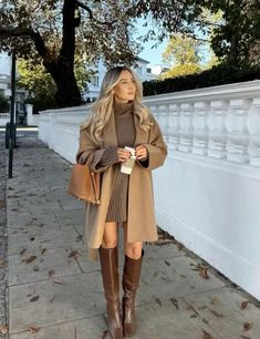 Winter Outfits Christmas Markets, Christmas Markets Outfit, Female Lawyer Fashion, Brown Boots Outfit, Outfits Formal, Lawyer Fashion