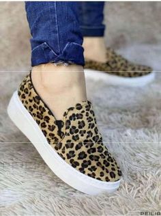 Beautiful Slip-On Shoes for the Lady Stylish Flat Shoes, Vans Shoes Women, Denim Heels, Rain Shoes, Shoe Sole, Denim Chic, Denim Shoes, Trendy Sneakers, Comfortable Sandals