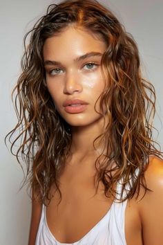 40 Amazing Beach Wave Hairstyles for a Gorgeous Summer Look. Want to achieve a gorgeous summer style with beach wave hair? These amazing and beautiful waves are perfect for a stunning summer transformation! Summer Transformation, Wave Hair